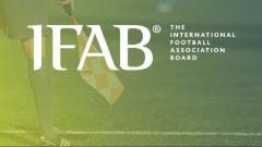 Új szabályok a pályán – az IFAB és az UEFA irányelvei alapján